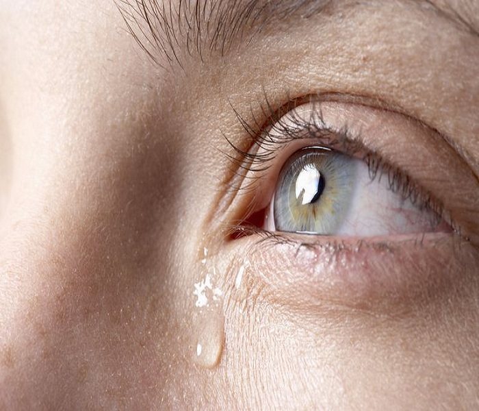 Chảy nước mắt sống gây khó chịu và ảnh hưởng đến cuộc sống của người bệnh