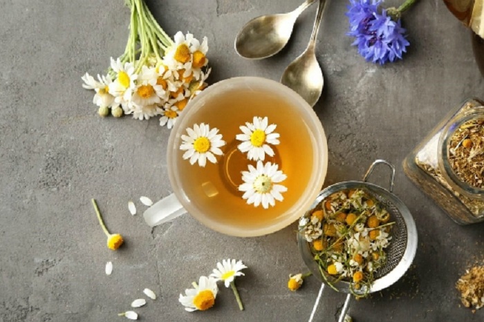 Kết hợp khẩu phần ăn tốt cho mắt với trà hoa cúc