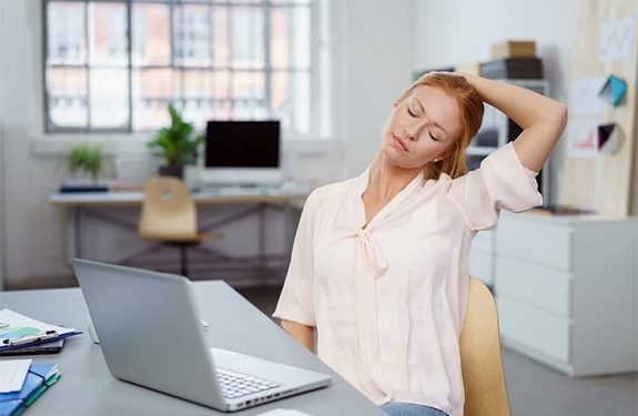 Có thời gian nghỉ ngơi và vận động giúp tránh tình trạng chóng mặt khi ngồi máy tính quá lâu