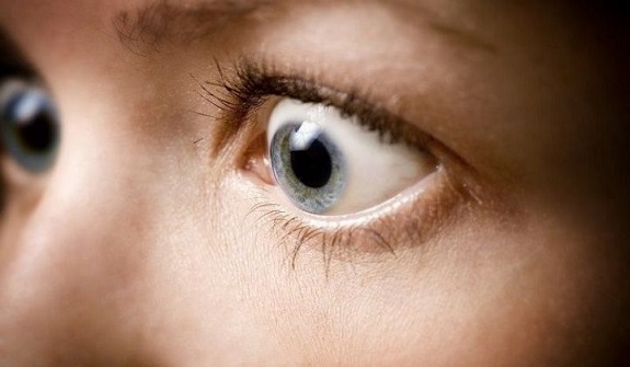 Cường giáp là một trong những nguyên nhân gây ra tình trạng mắt lồi